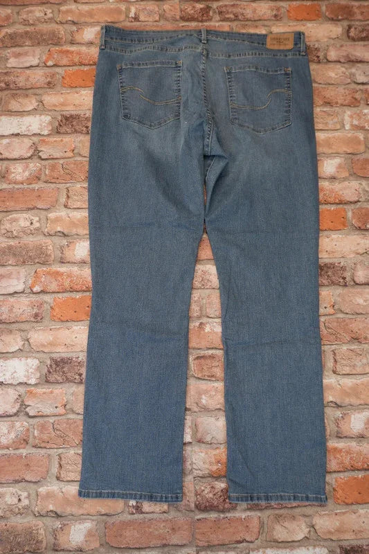 Levi’s Signature W34 L28 #140